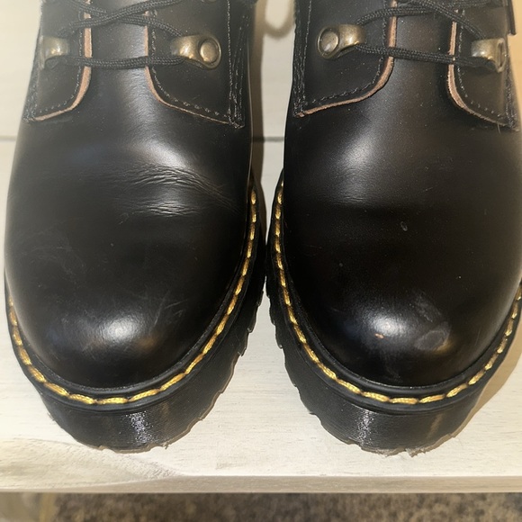 Dr. Marten Leona Boots - Picture 5 of 5